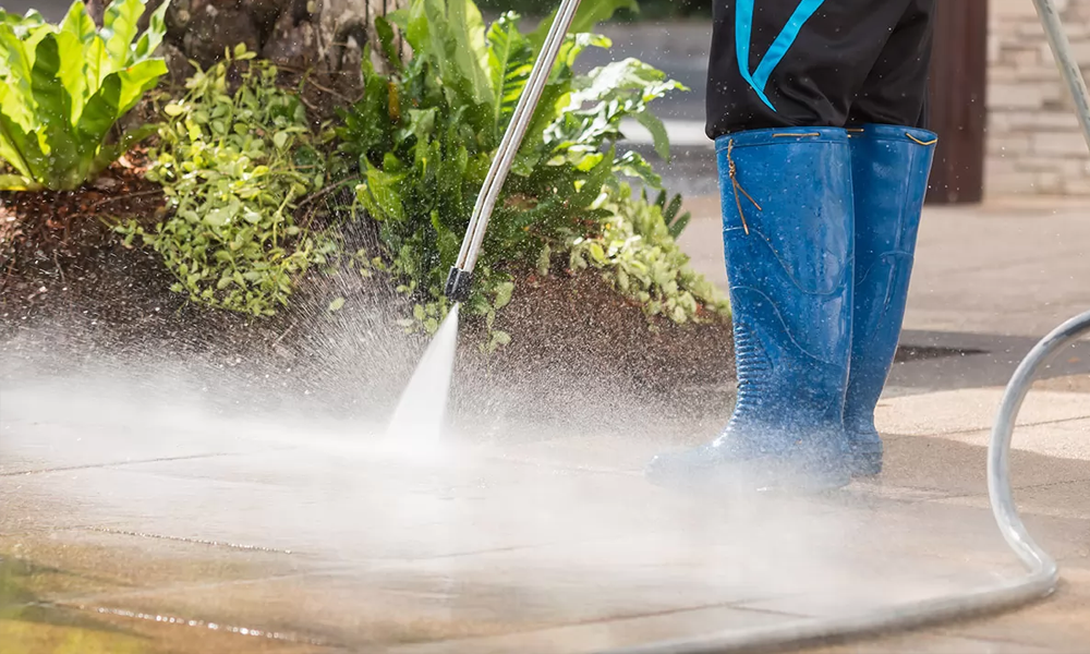 Professional pressure washing and driveway cleaning in Spalding